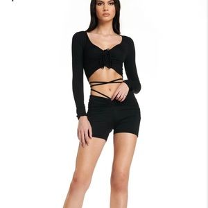 ISO black Iamgia halo set in small!